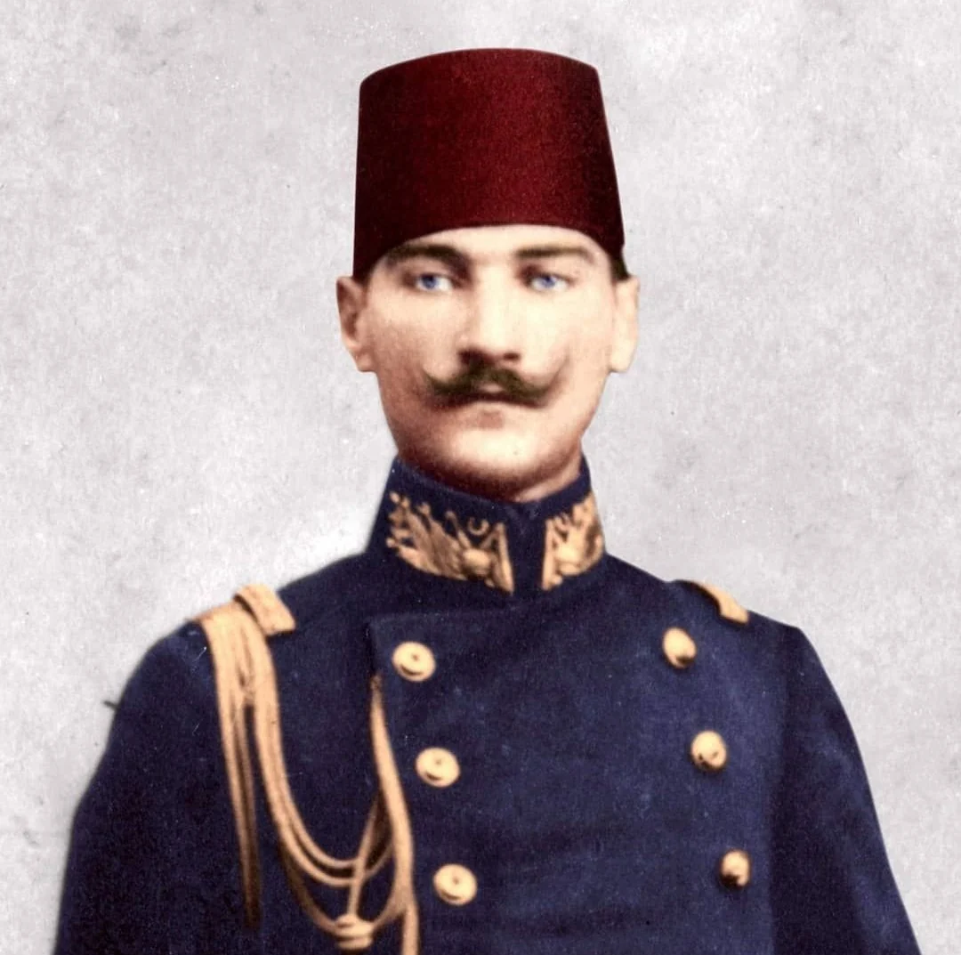 Genç Mustafa Kemal'in tarihî fotoğrafından renklendirilmiş portre